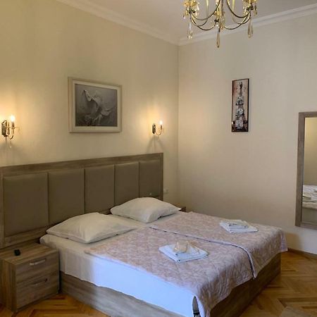 Guest House Rafael Tbilisi ภายนอก รูปภาพ