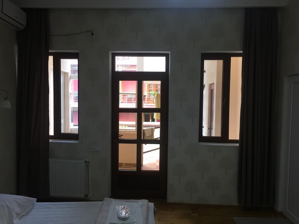 Guest House Rafael Tbilisi ภายนอก รูปภาพ