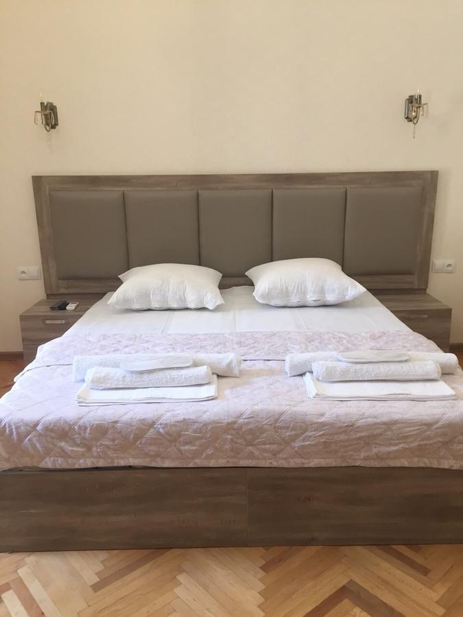 Guest House Rafael Tbilisi ภายนอก รูปภาพ