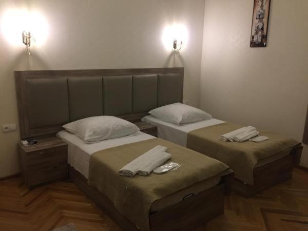 Guest House Rafael Tbilisi ภายนอก รูปภาพ